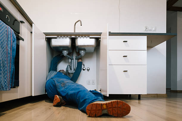Professional Emergency Plumber technician working in Center Point, NM